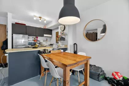 Kitchen Island Photo of 902 950 Drake Street, Vancouver, BC