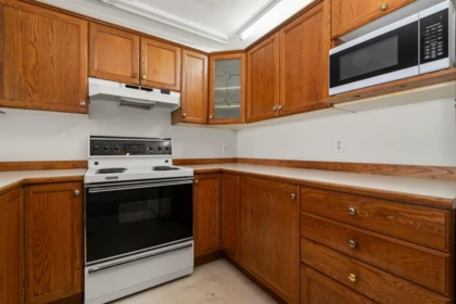 Kitchen Island Photo of 315 378 Esplanade Avenue, Harrison Hot Springs, BC