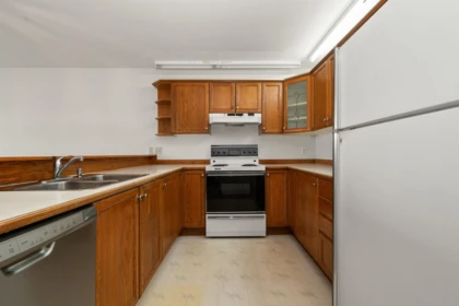Kitchen Photo of 315 378 Esplanade Avenue, Harrison Hot Springs, BC