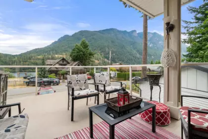 21296 Lakeview Crescent, Hope, BC, Hope — Single Family Residence for sale