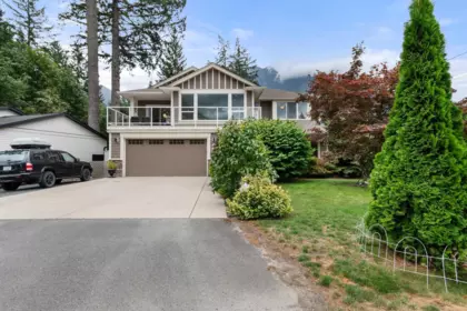 21296 Lakeview Crescent, Hope, BC, Hope — Single Family Residence for sale