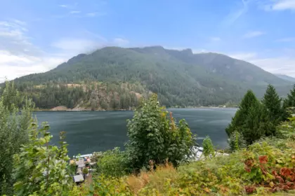 21296 Lakeview Crescent, Hope, BC, Hope — Single Family Residence for sale