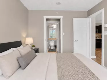 2102 2978 Glen Drive, Coquitlam, BC, Coquitlam — Apartment/Condo for sale