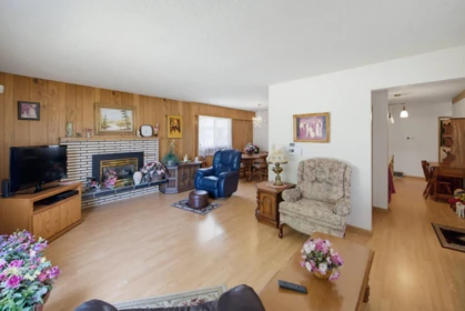 Kitchen Island Photo of 32712 Bevan Avenue, Abbotsford, BC