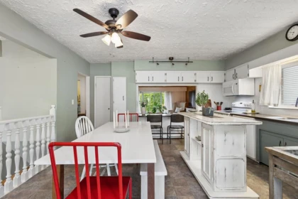 Breakfast Nook Photo of 960 Cliff Avenue, Burnaby, BC