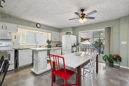 Kitchen Island Photo of 960 Cliff Avenue, Burnaby, BC