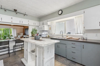 Primary Bedroom Photo of 960 Cliff Avenue, Burnaby, BC