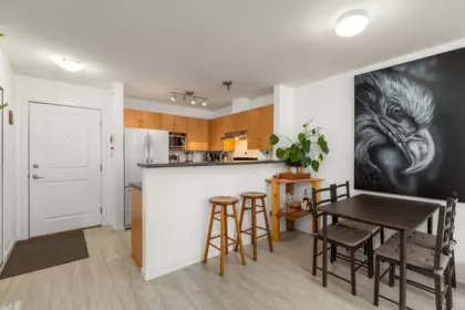 Kitchen Island Photo of 313 38003 Second Avenue, Squamish, BC
