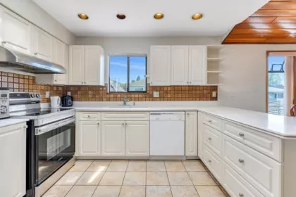 Kitchen Island Photo of 2718 W 19th Avenue, Vancouver, BC