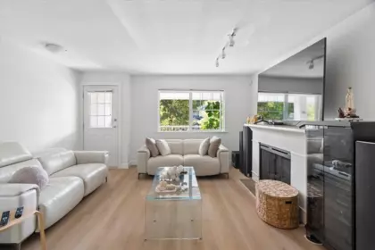 Breakfast Nook Photo of 9 6555 192a Street, Surrey, BC