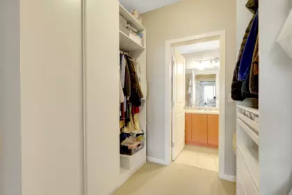 Hallway Photo of 229 15380 102a Avenue, Surrey, BC