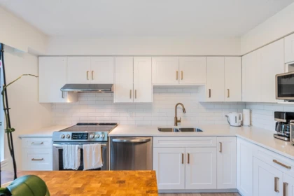 Kitchen Island Photo of 201 3150 Gladwin Road, Abbotsford, BC