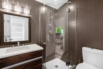 Hallway Photo of 2512 Palmerston Avenue, West Vancouver, BC