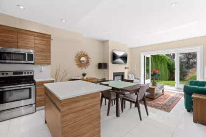 Hot Tub / Spa Photo of 2512 Palmerston Avenue, West Vancouver, BC
