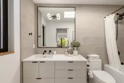 Entry Foyer Photo of 520 E 30th Avenue, Vancouver, BC