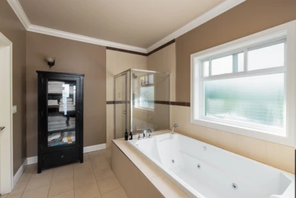 Guest Bathroom Photo of 588 North Fletcher Road, Gibsons, BC
