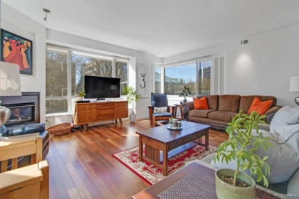 Kitchen Island Photo of 401 2628 Ash Street, Vancouver, BC