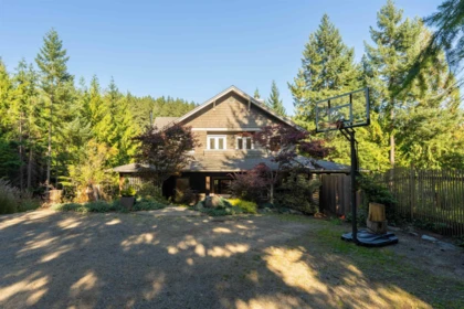 Mudroom Photo of 351 Salal Road, Bowen Island, BC