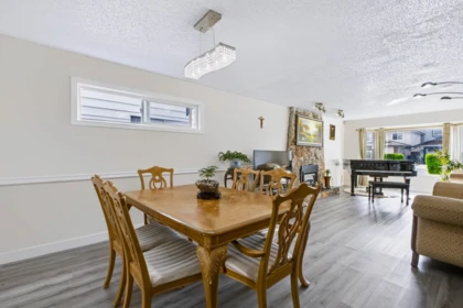 Kitchen Island Photo of 10680 Hollymount Drive, Richmond, BC