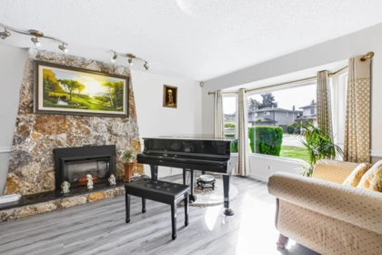 Kitchen Photo of 10680 Hollymount Drive, Richmond, BC