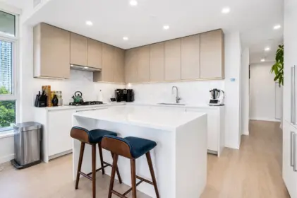 705 4168 Lougheed Highway, Burnaby, BC, Burnaby — Apartment/Condo for sale