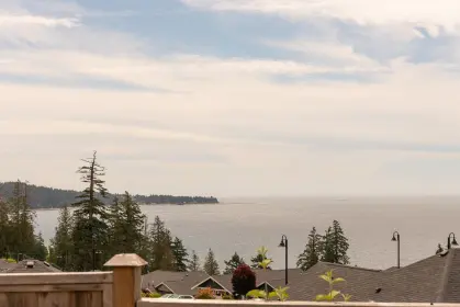 5626 Kingbird Crescent, Sechelt, BC, Sechelt — Single Family Residence for sale
