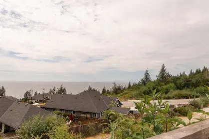 5626 Kingbird Crescent, Sechelt, BC, Sechelt — Single Family Residence for sale