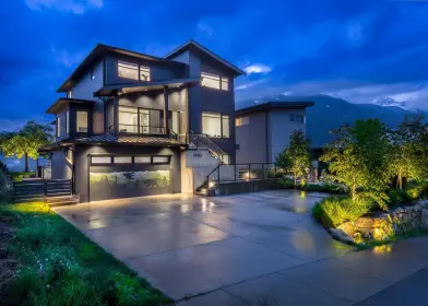 1990 Dowad Drive, Squamish, BC, Squamish — Single Family Residence for sale