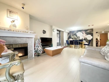 302 6611 Cooney Road, Richmond, BC, Richmond — Apartment/Condo for sale