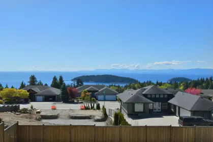 6217 Oracle Road, Sechelt, BC, Sechelt — Single Family Residence for sale