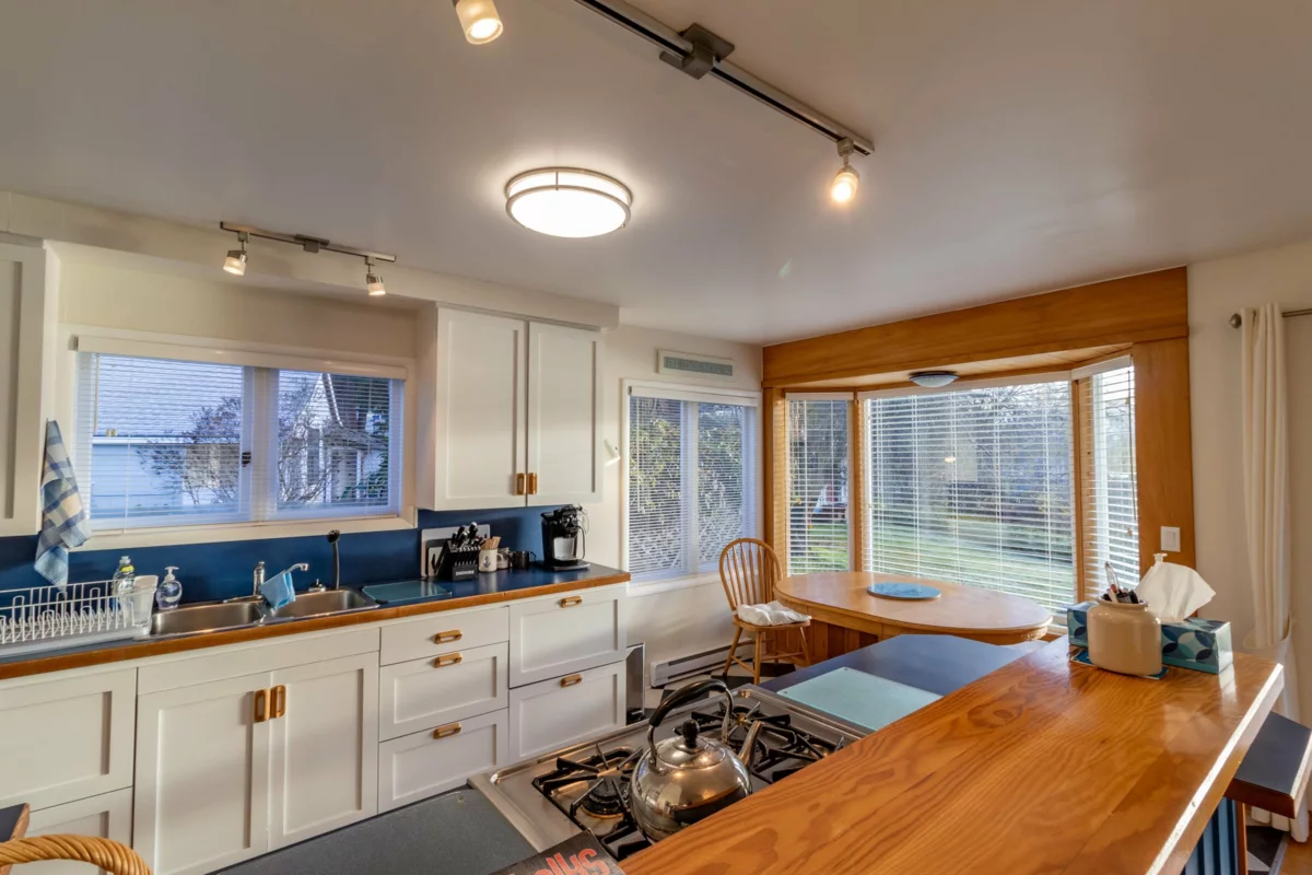 Basement Recreation Room Photo of 73 Madrona Road, Galiano Island, BC