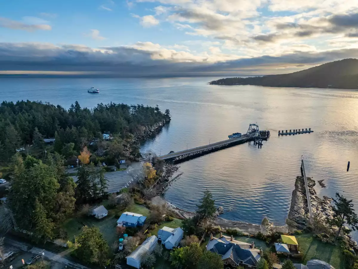 Breakfast Nook Photo of 73 Madrona Road, Galiano Island, BC