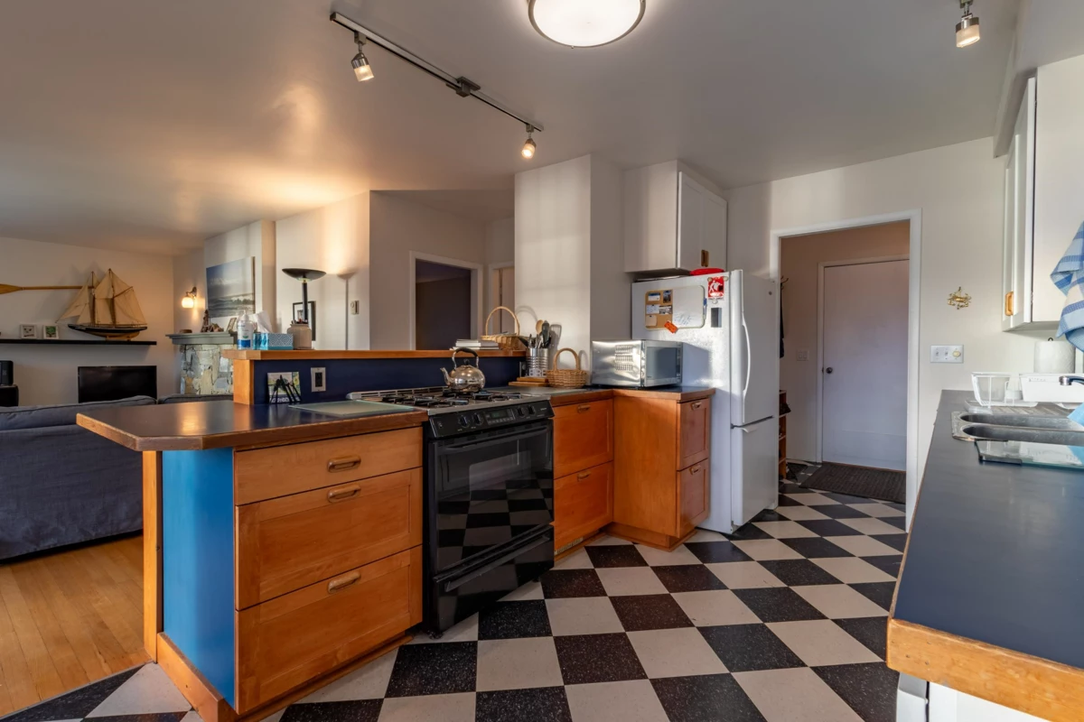 Entry Foyer Photo of 73 Madrona Road, Galiano Island, BC