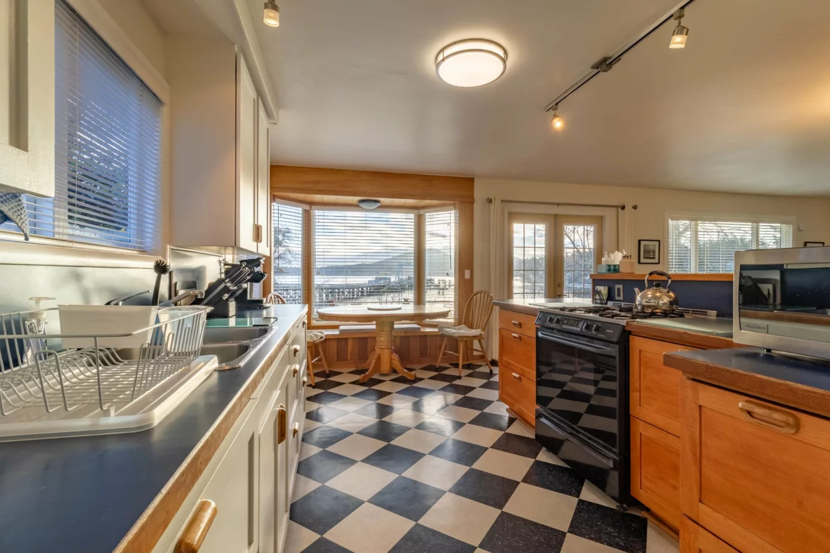 Hallway Photo of 73 Madrona Road, Galiano Island, BC