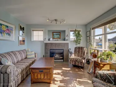 5687 Louise Way, Sechelt, BC, Sechelt — Single Family Residence for sale