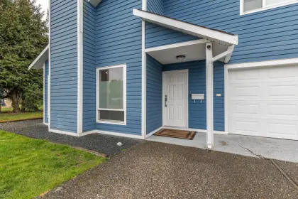 8588 Mccutcheon Avenue, Chilliwack, BC, Chilliwack — Single Family Residence for sale