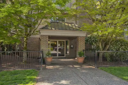 302 15440 Vine Avenue, White Rock, BC, White rock — Apartment/Condo for sale