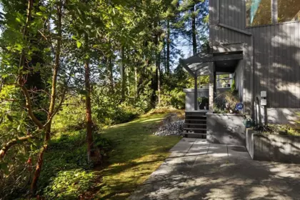 225 Mountain Drive, Lions Bay, BC, Lions Bay — Single Family Residence for sale