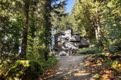 225 Mountain Drive, Lions Bay, BC, Lions Bay — Single Family Residence for sale