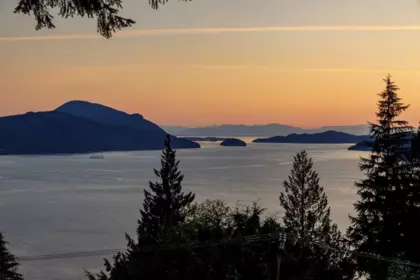 225 Mountain Drive, Lions Bay, BC, Lions Bay — Single Family Residence for sale