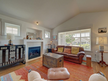 6258 Kevins Road, Sechelt, BC, Sechelt — Single Family Residence for sale