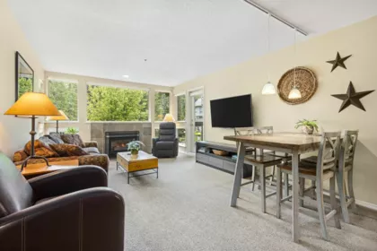 303/304 4905 Spearhead Place, Whistler, BC, Whistler — Apartment/Condo for sale