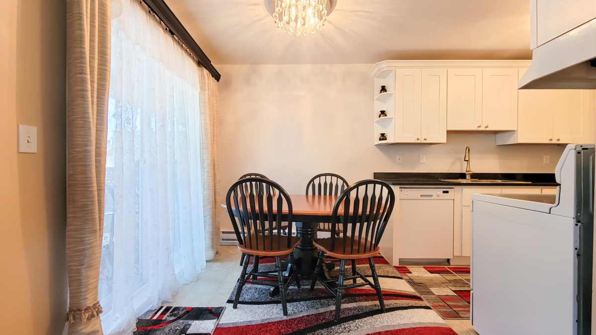 Kitchen Island Photo of 12 20799 119 Avenue, Maple Ridge, BC