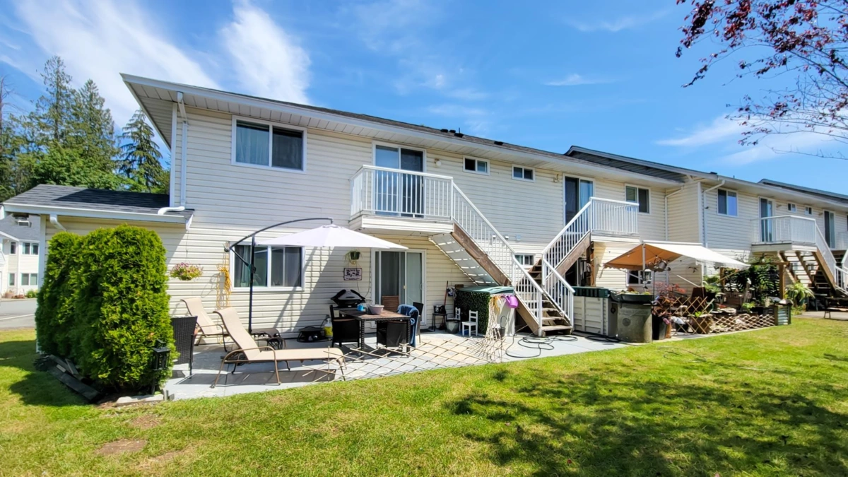 Living Room Photo of 12 20799 119 Avenue, Maple Ridge, BC