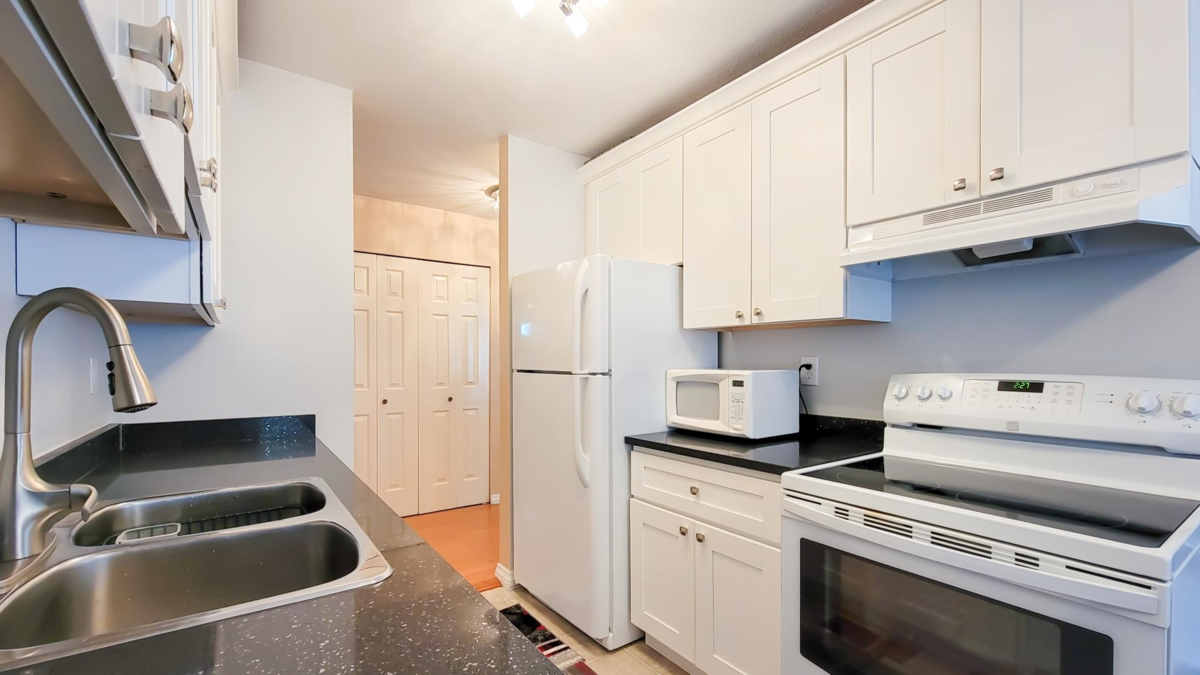 Primary Bathroom Photo of 12 20799 119 Avenue, Maple Ridge, BC