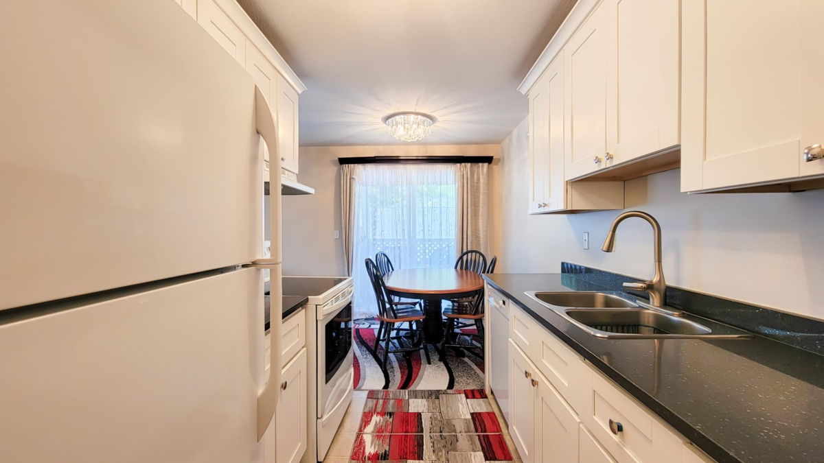 Walk-In Closet Photo of 12 20799 119 Avenue, Maple Ridge, BC