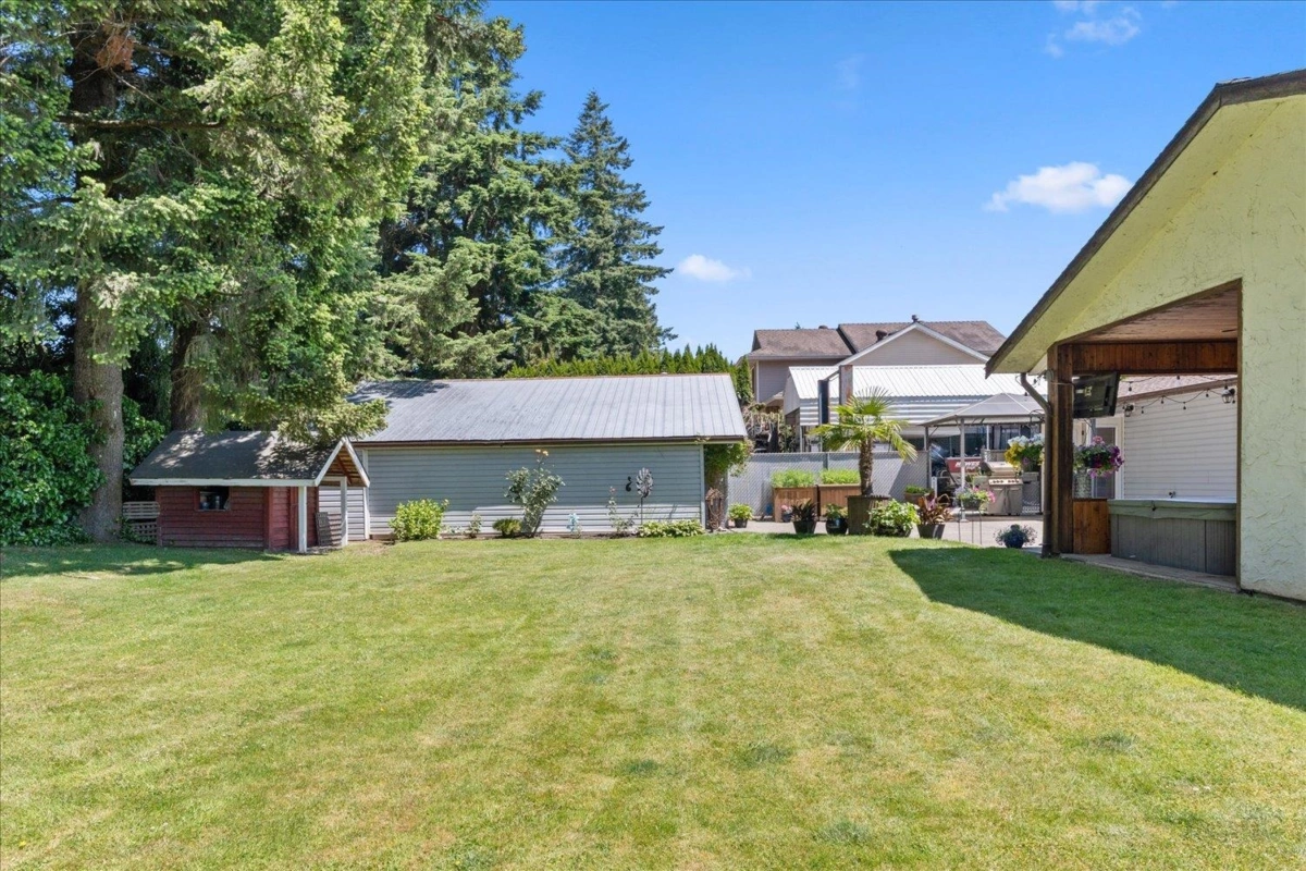 Garden / Landscaping Photo of 26537 28b Avenue, Langley, BC