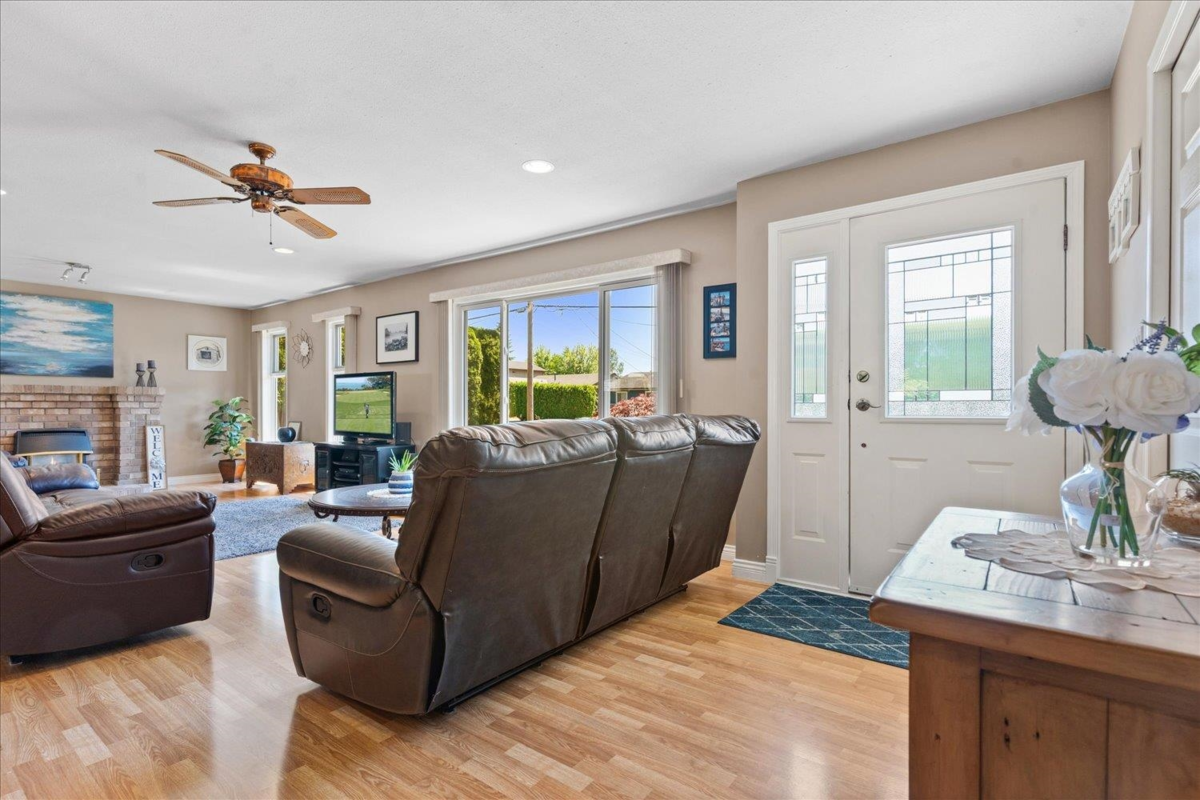 Kitchen Photo of 26537 28b Avenue, Langley, BC