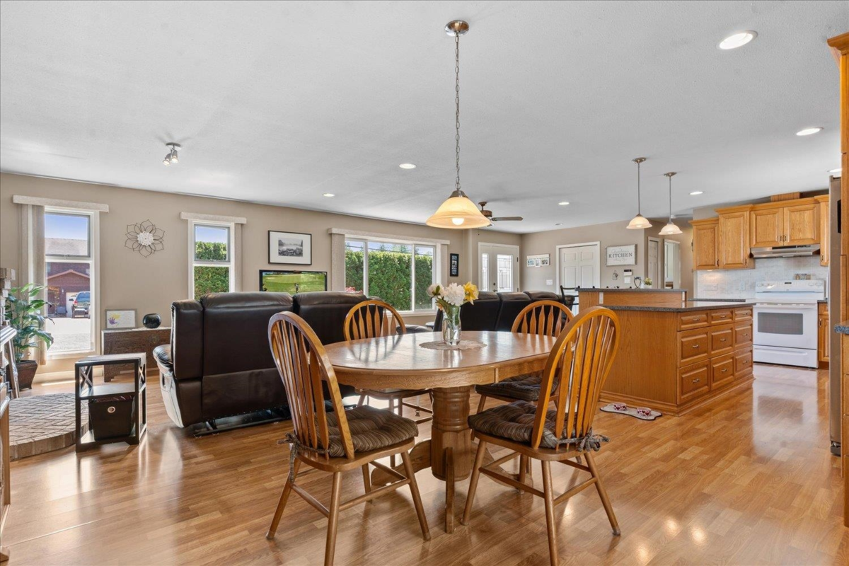 Primary Bathroom Photo of 26537 28b Avenue, Langley, BC