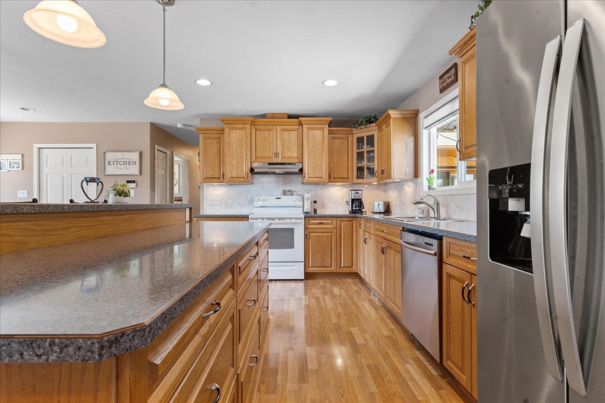 Walk-In Closet Photo of 26537 28b Avenue, Langley, BC